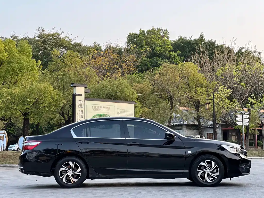 Honda Accord 2017 — фото 13