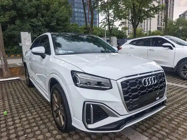 Audi Q2L 2023