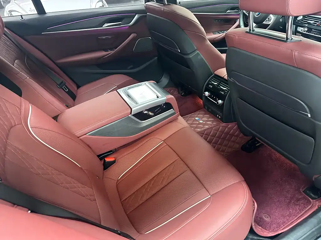 BMW 5 Series 2021 — фото 14