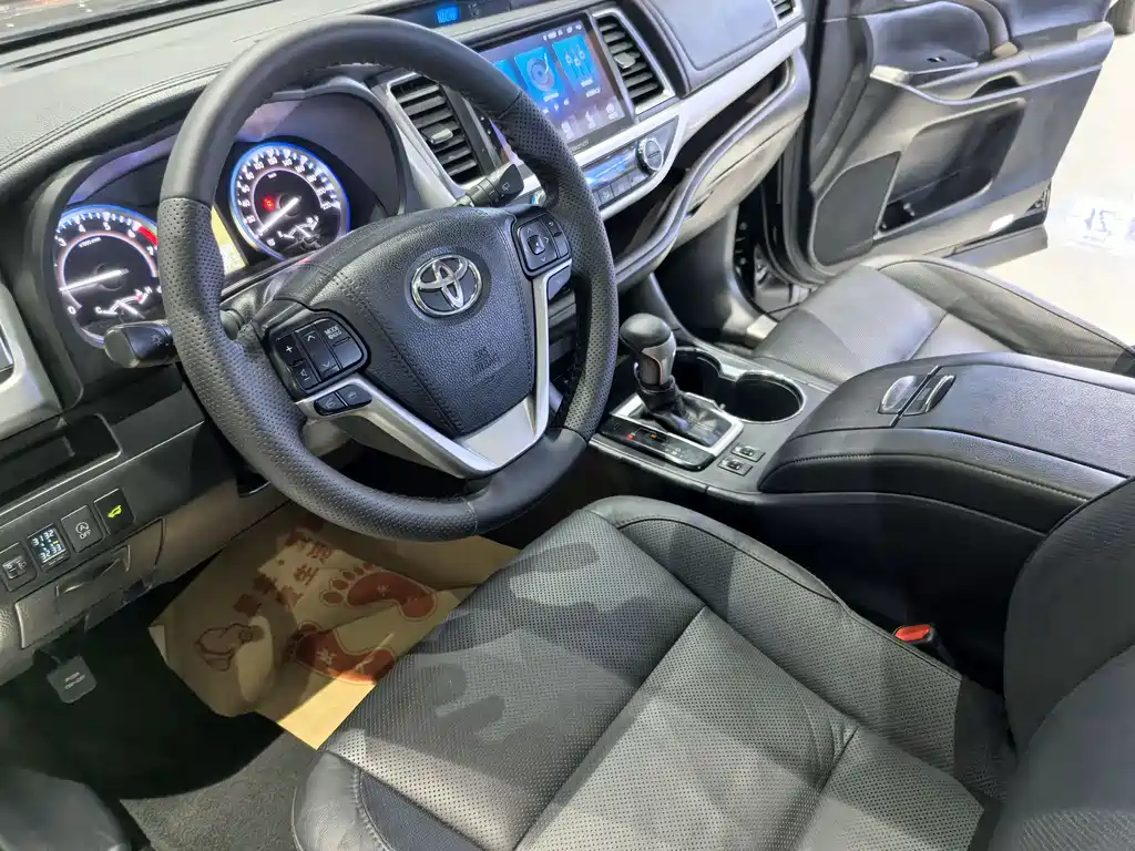 Toyota Highlander 2017 — фото 11