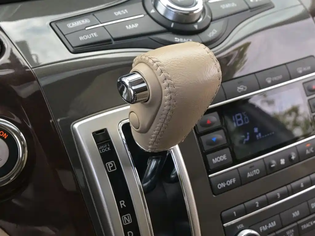 Nissan Quest 2015 — фото 14