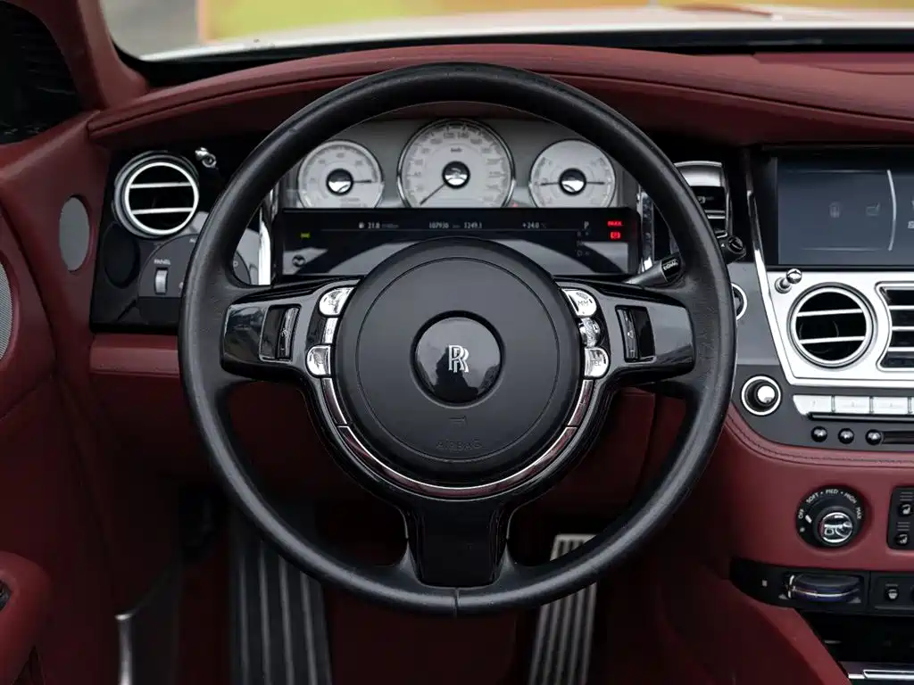 Rolls-Royce Dawn 2020 — фото 12