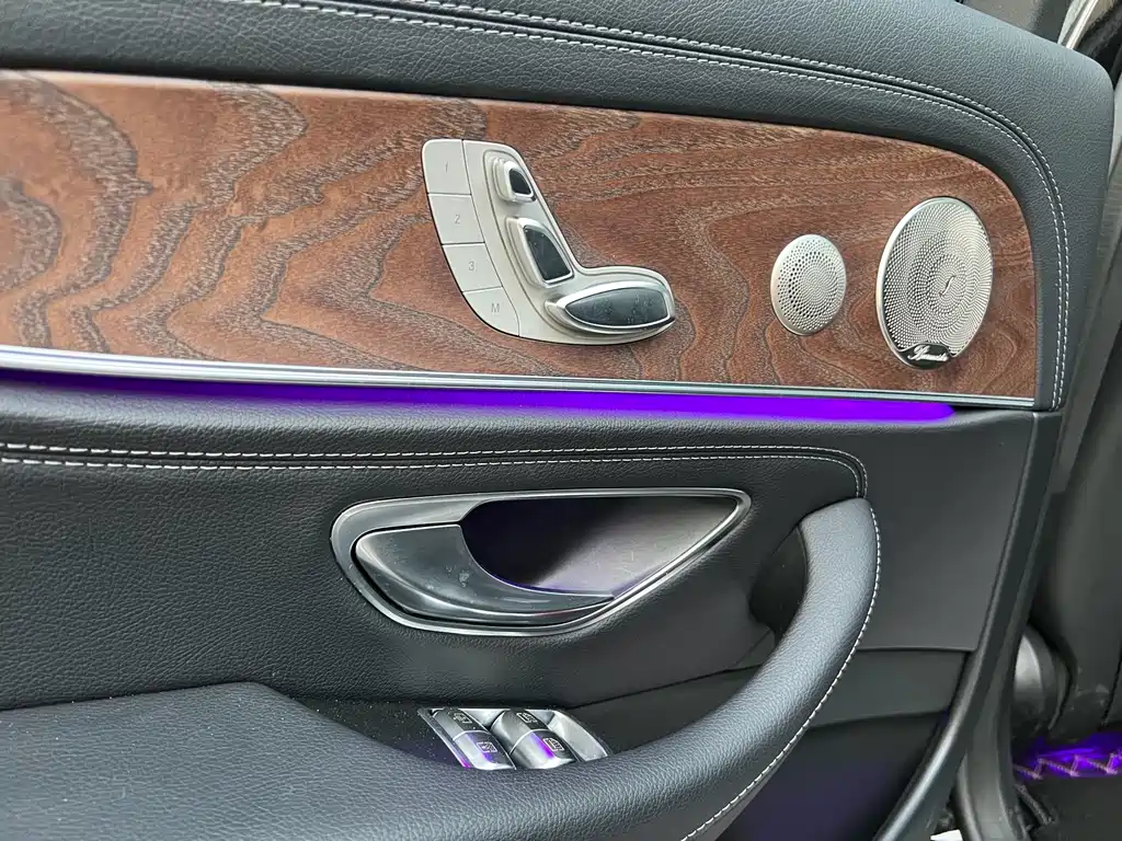 Mercedes-Benz E-Class 2022 — фото 24