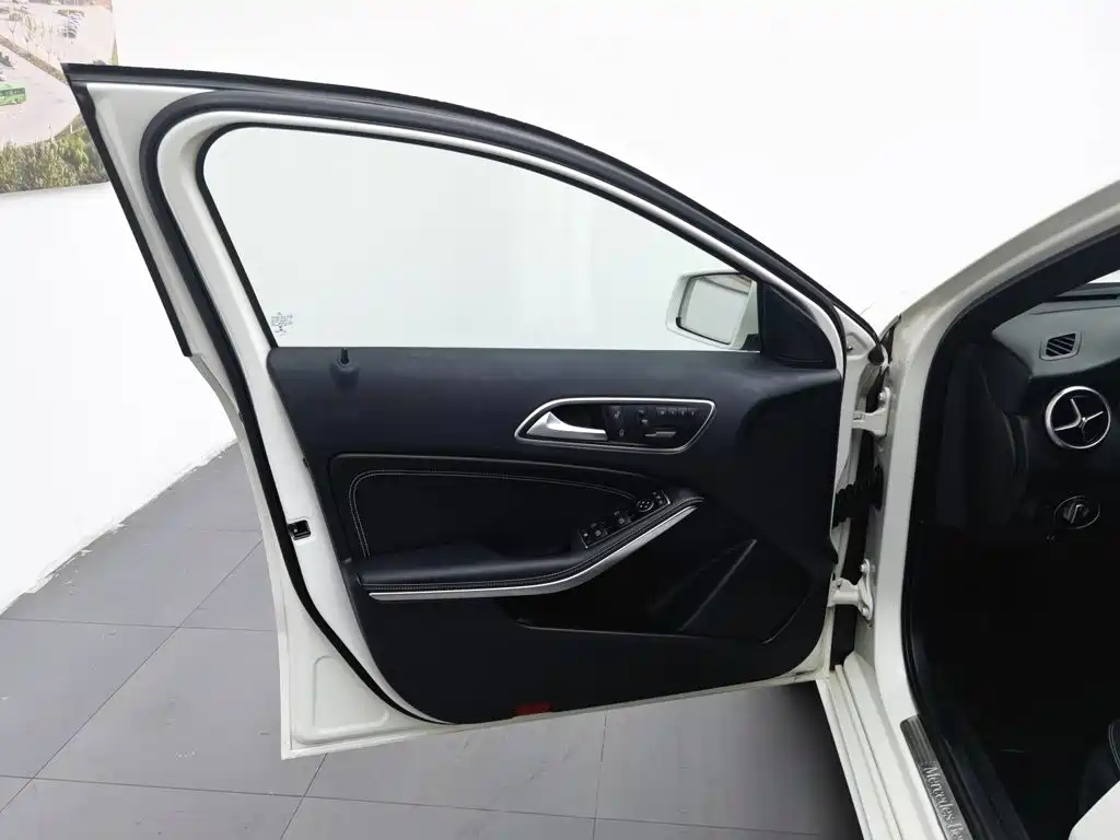 Mercedes-Benz A-Class 2015 — фото 8