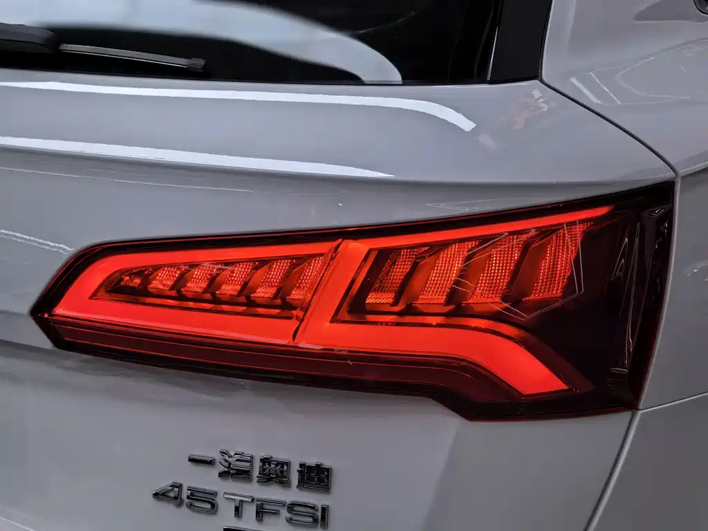 Audi Q5L 2020 — фото 33