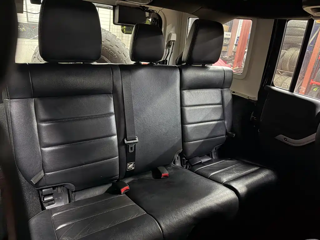 Jeep Wrangler 2012 — фото 27