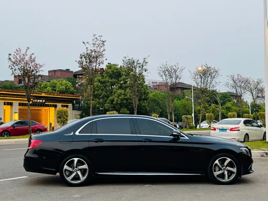 Mercedes-Benz E-Class 2019 — фото 13