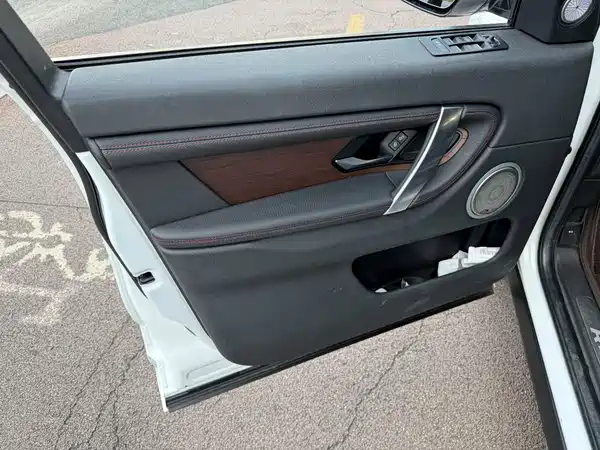 Land Rover Discovery Sport 2021