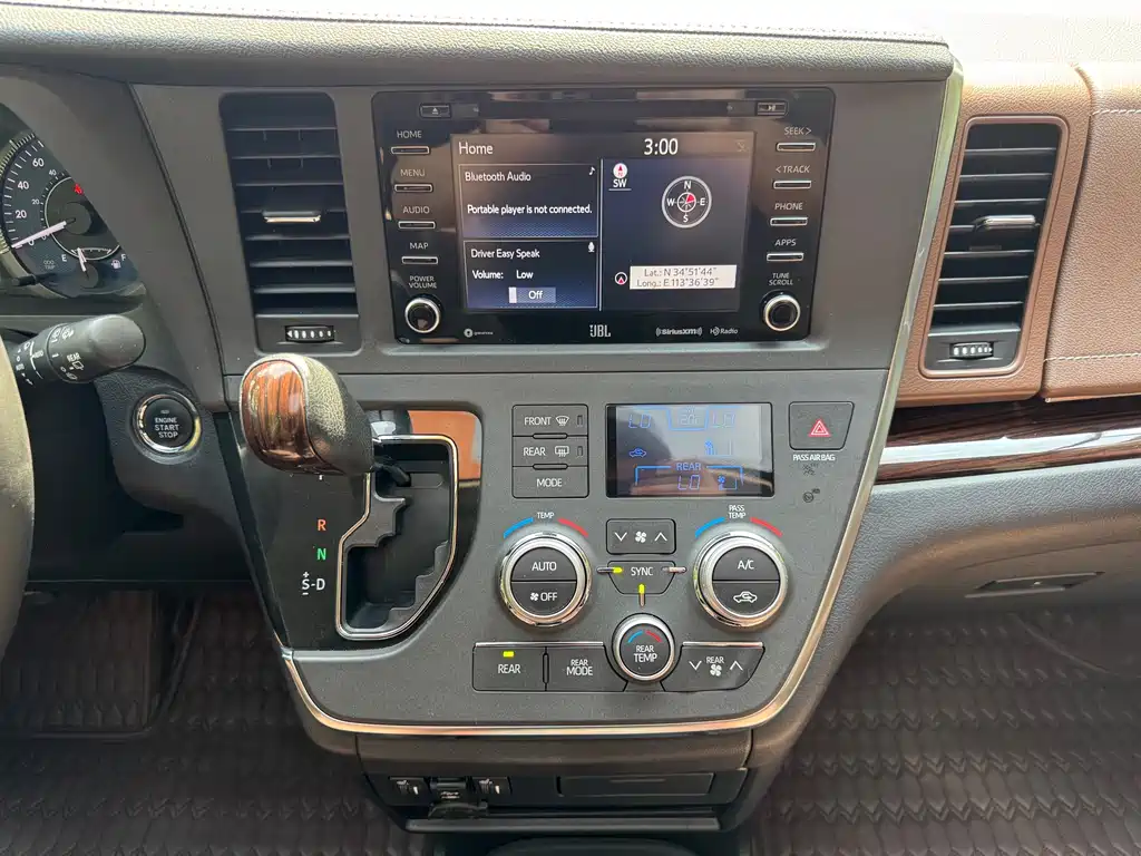 Toyota Sienna 2019 — фото 16
