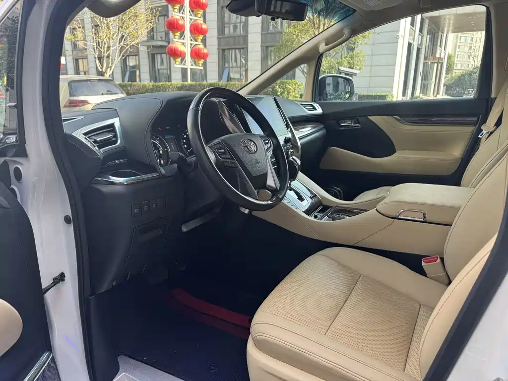 Toyota Alphard 2023 — фото 8