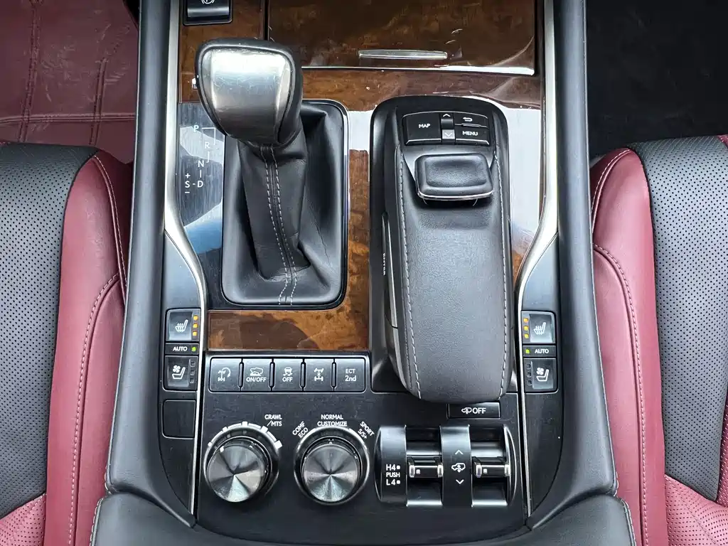 Lexus LX 2022 — фото 12