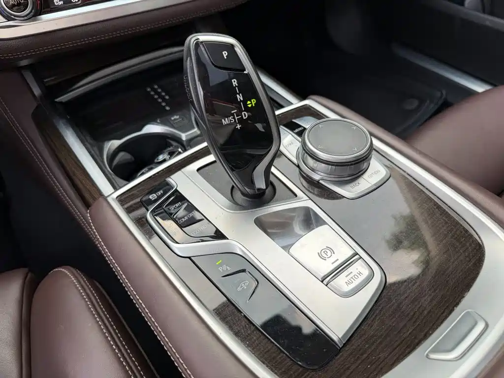 BMW 7 Series 2021 — фото 9