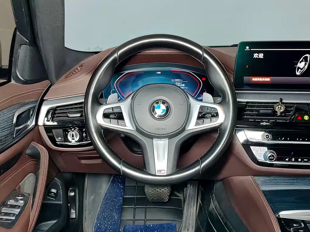 BMW 5 Series 2021 — фото 16