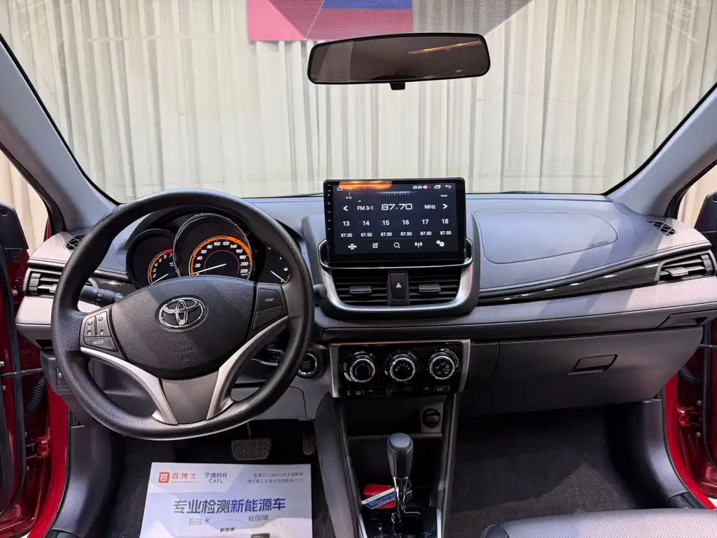 Toyota Yaris L 2022 — фото 13