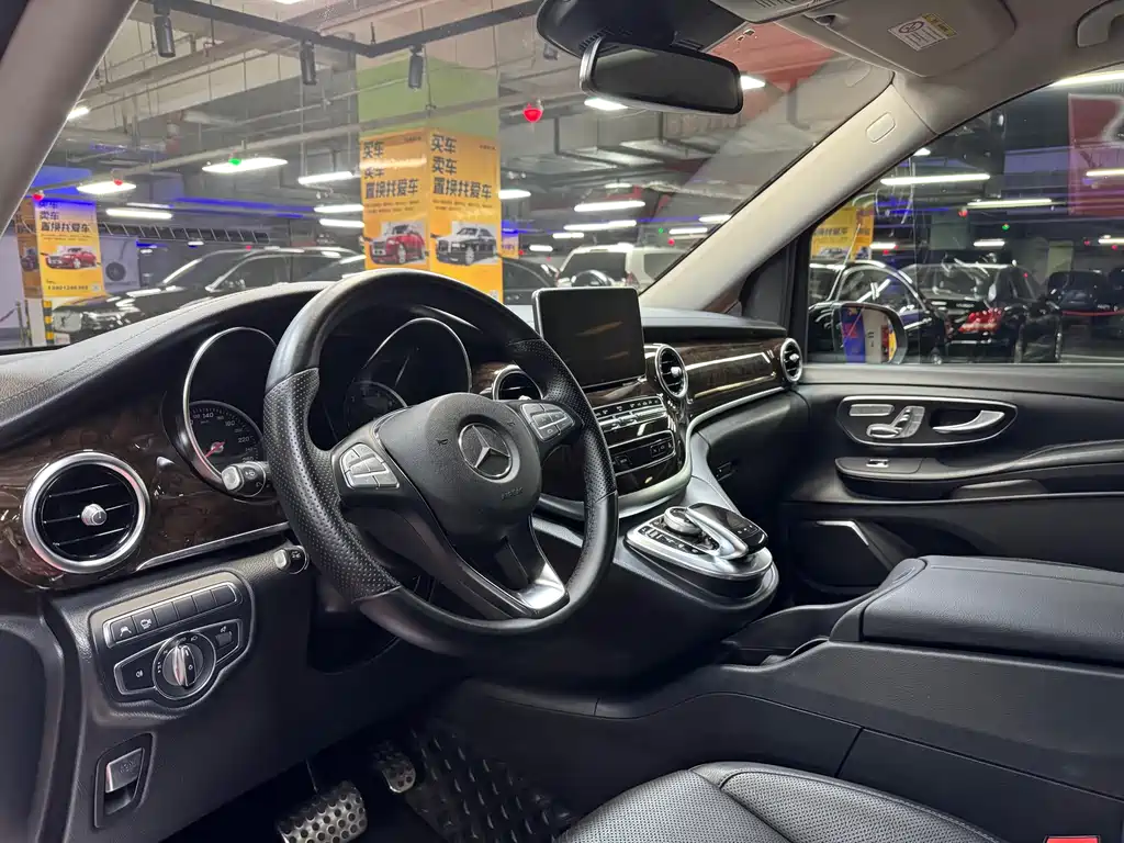 Mercedes-Benz V-Class 2018 — фото 11