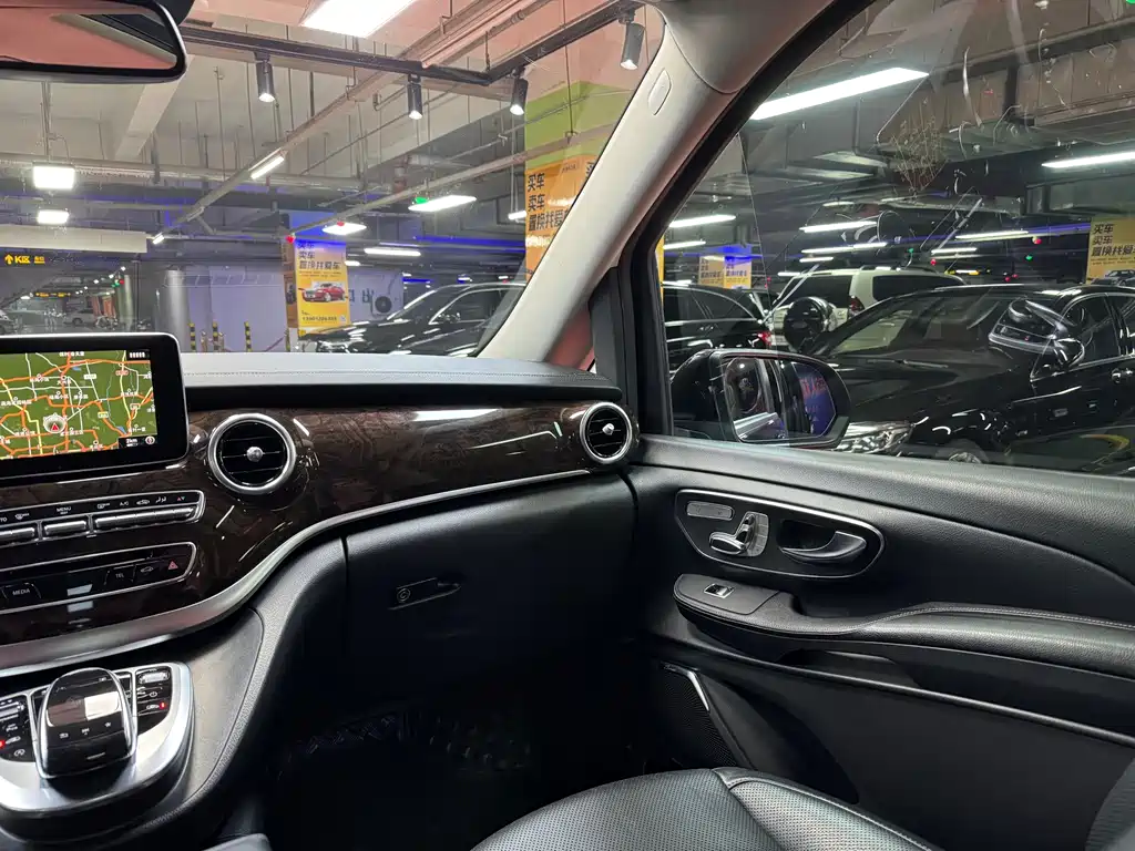 Mercedes-Benz V-Class 2018 — фото 23