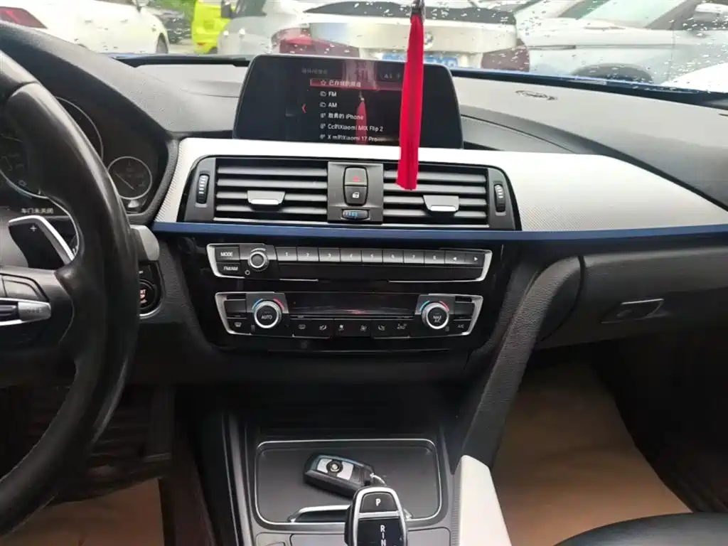 BMW 3 Series 2018 — фото 13