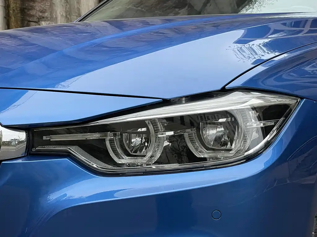 BMW 3 Series 2018 — фото 8