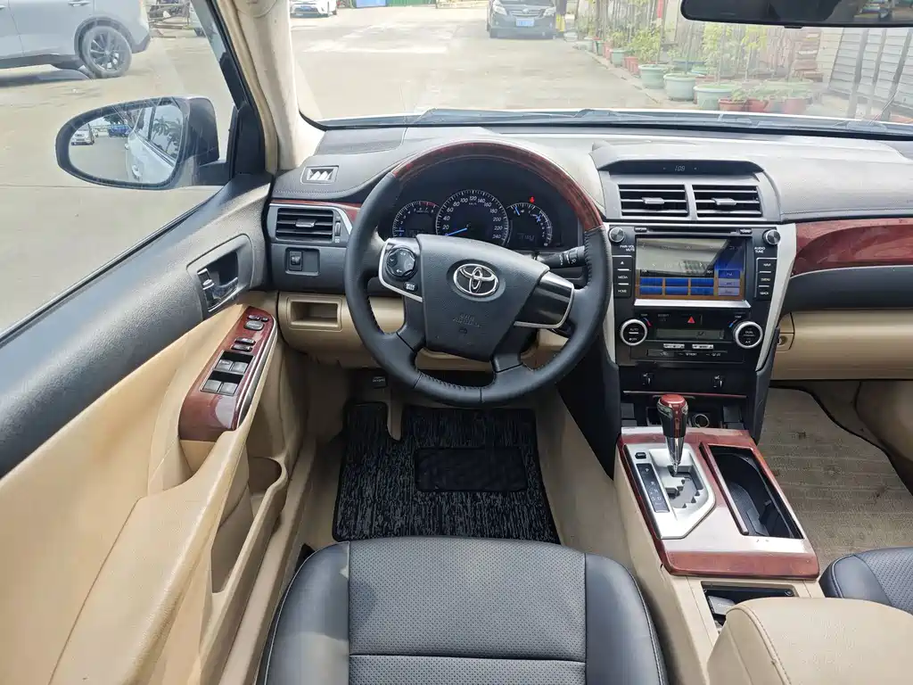 Toyota Camry 2013 — фото 15