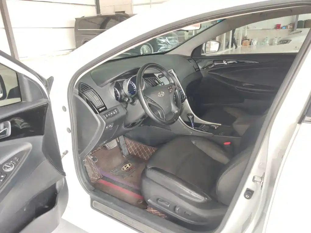 Hyundai Sonata 2015 — фото 12