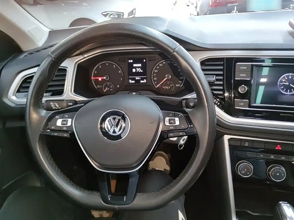 Volkswagen T-Roc 2020 — фото 10