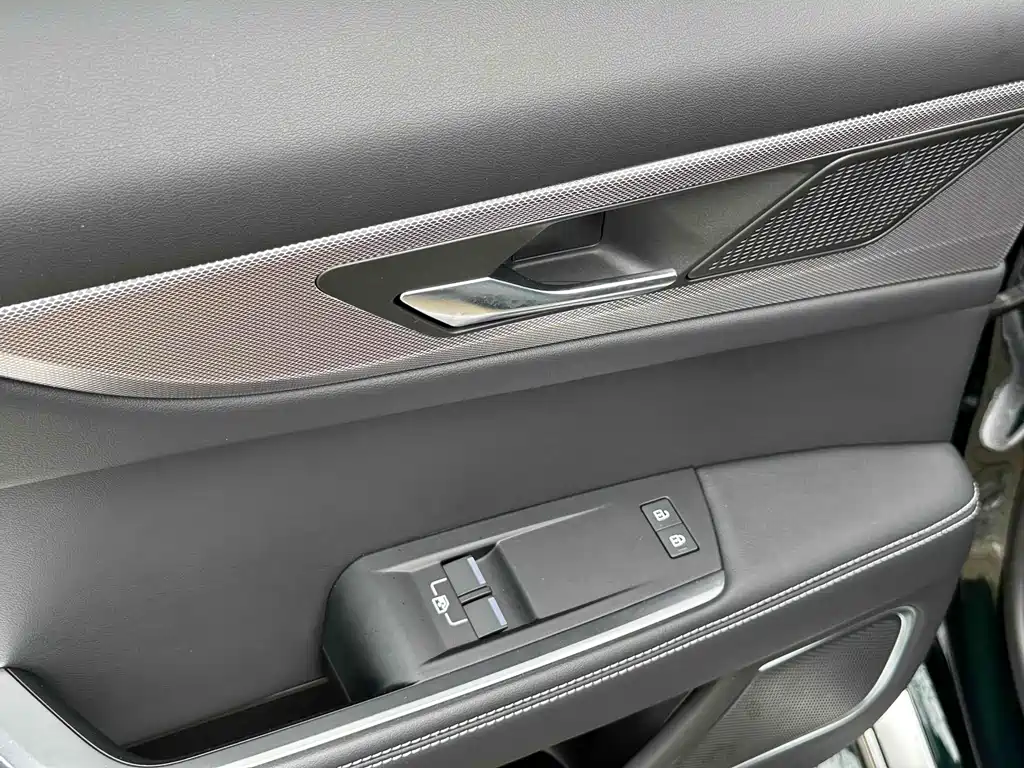 Jaguar XEL 2023 — фото 24