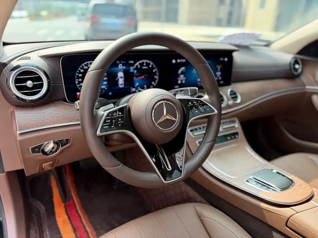 Mercedes-Benz E-Class 2023 — фото 12
