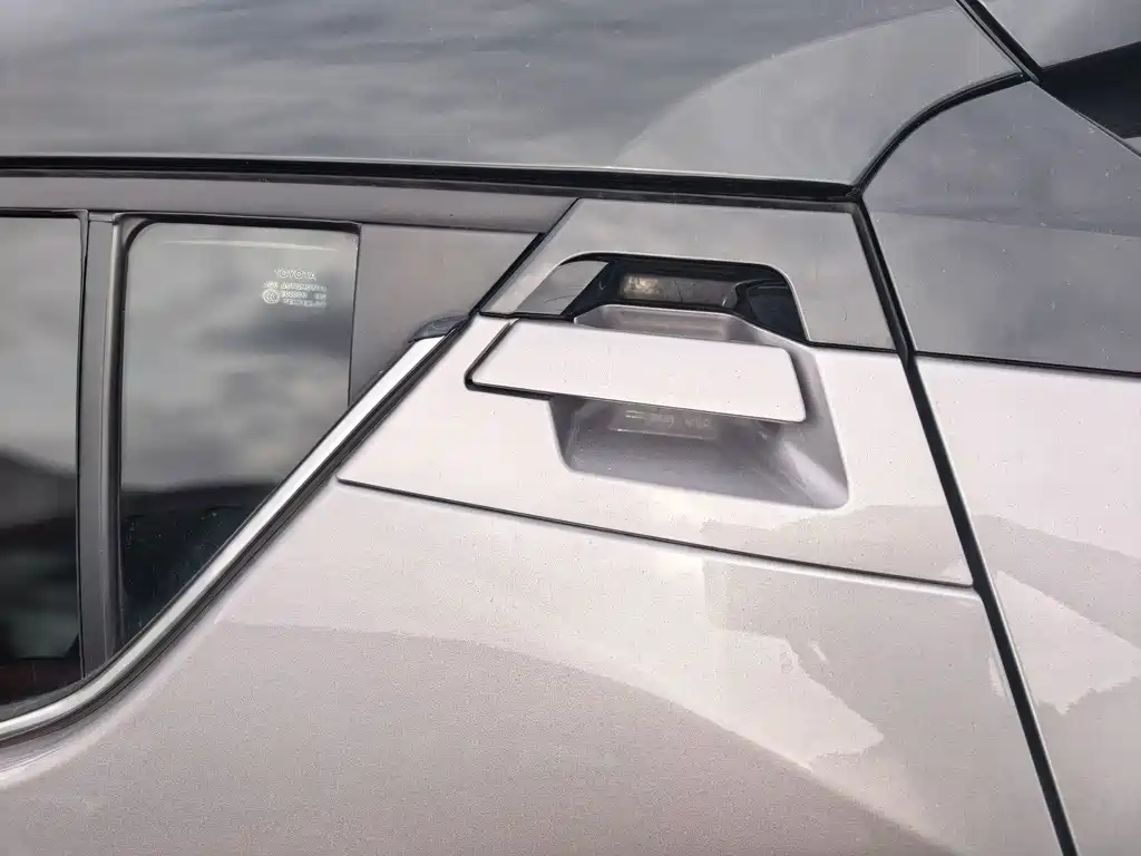 Toyota IZOA 2022 — фото 13