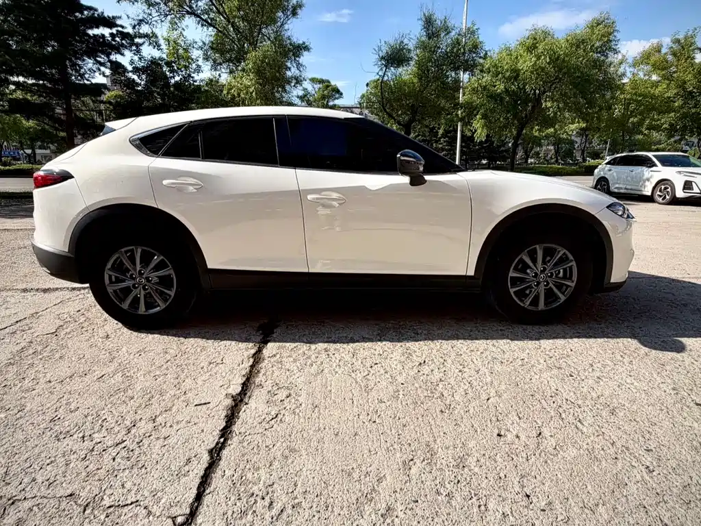 Mazda CX-4 2023