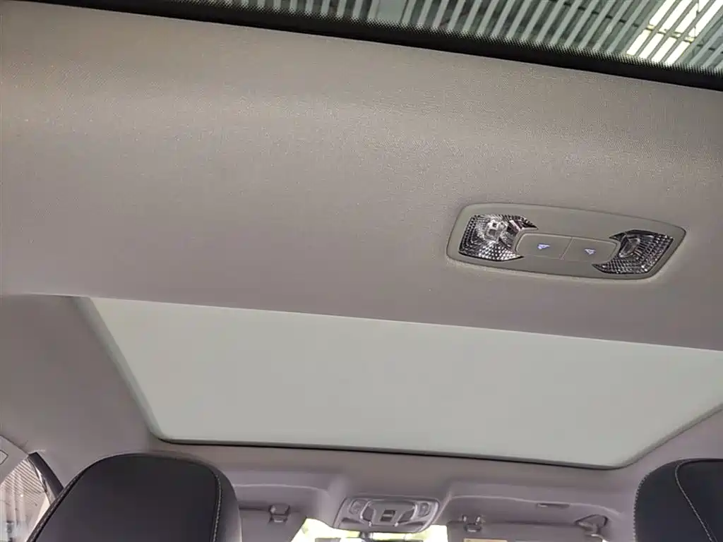 Roewe i6 MAX New Energy 2022 — фото 18