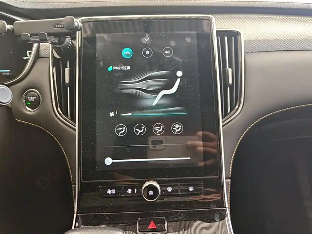 Roewe i6 MAX New Energy 2022 — фото 13