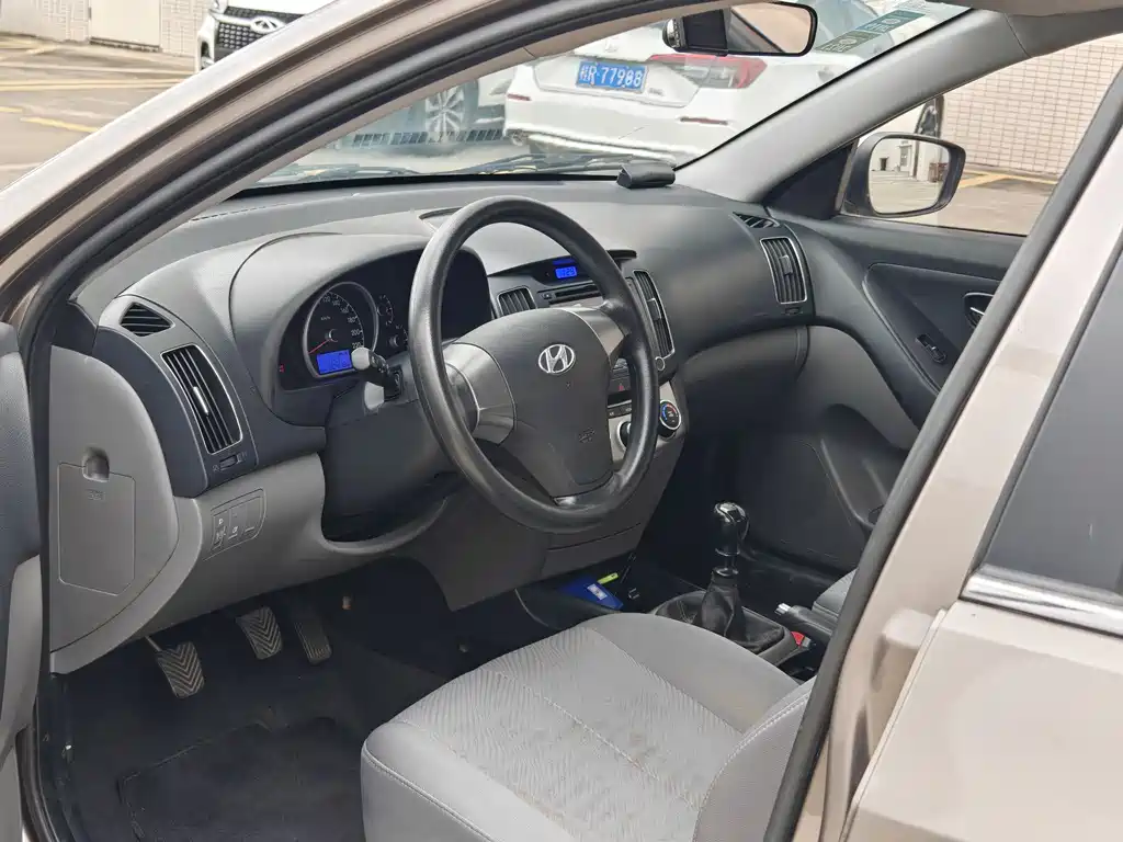 Hyundai Elantra 2015 — фото 14