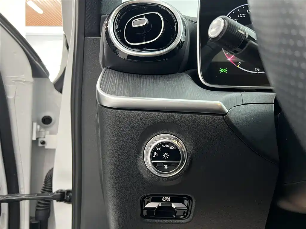 Mercedes-Benz C-Class 2022 — фото 18