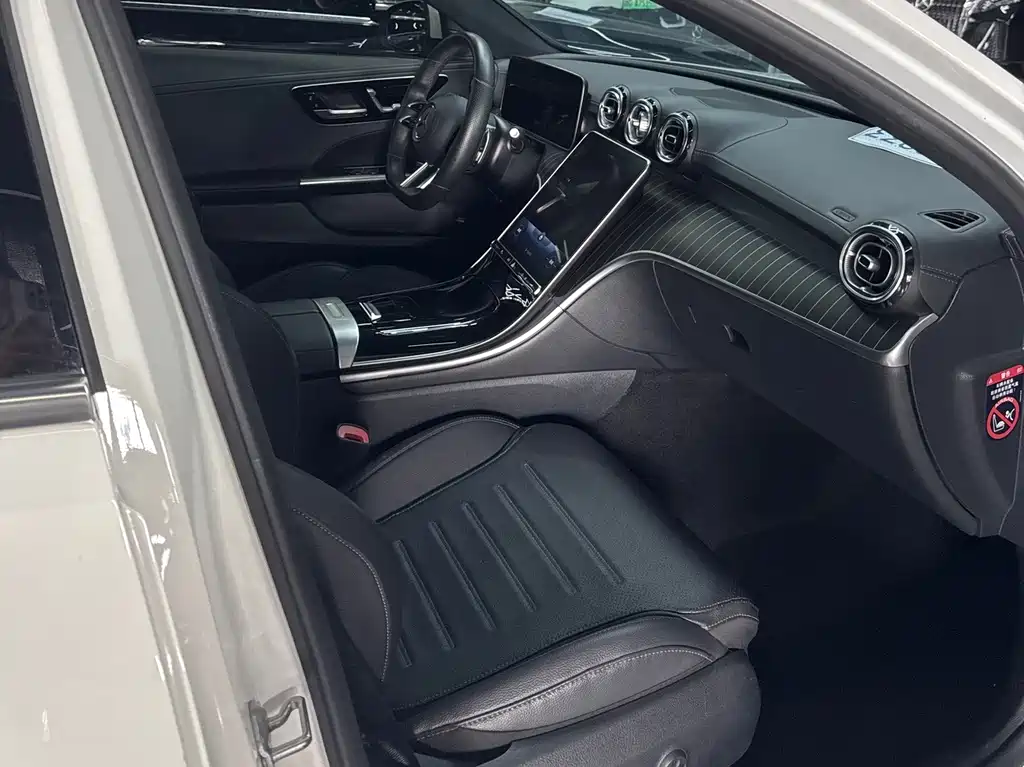Mercedes-Benz C-Class 2023 — фото 11