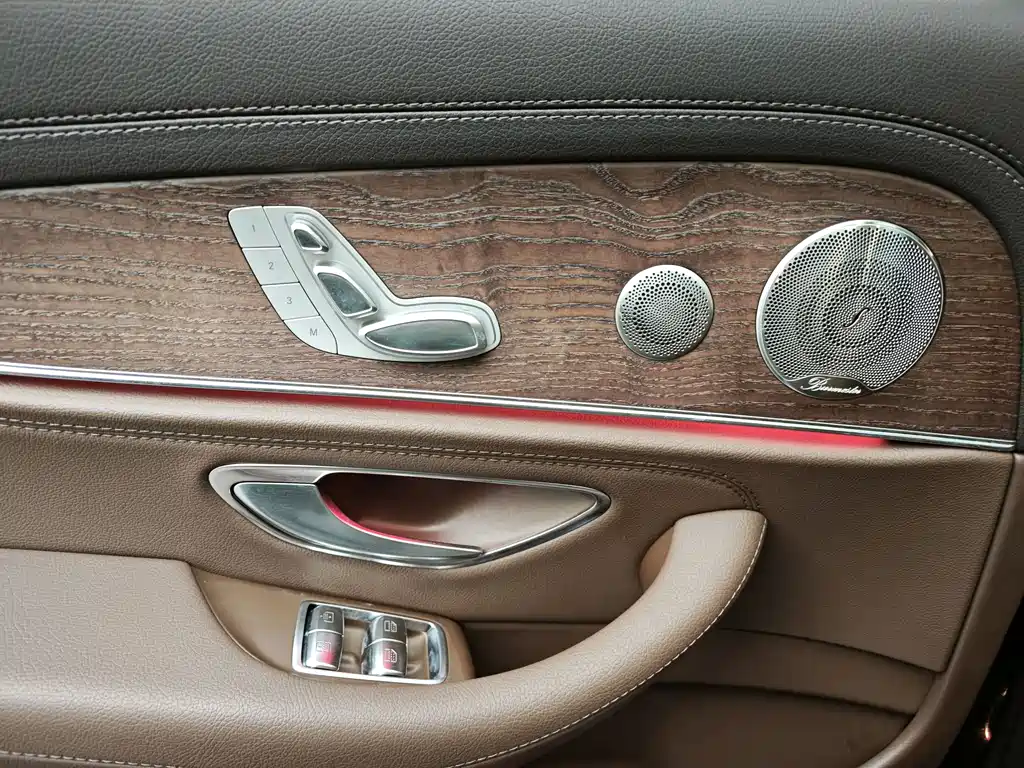 Mercedes-Benz E-Class 2022 — фото 11