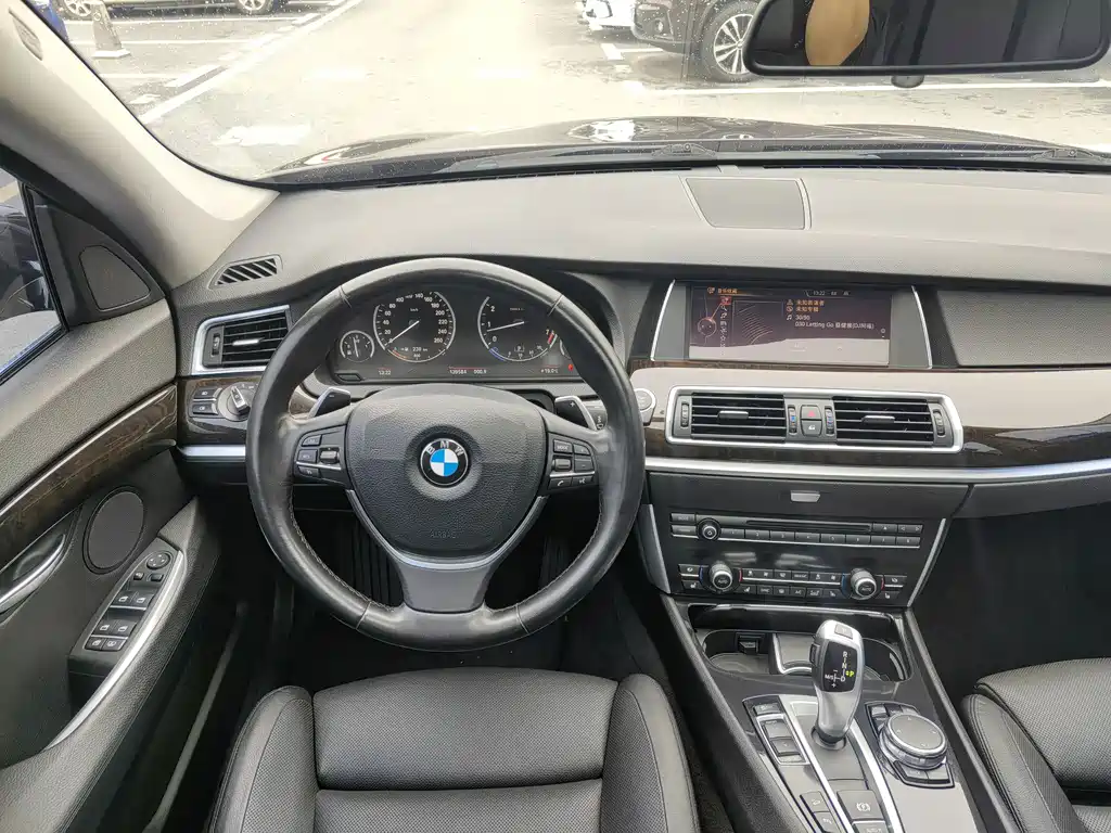 BMW 5 Series GT 2017 — фото 10
