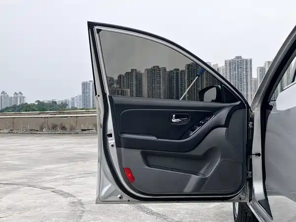Hyundai Yuedong 2011