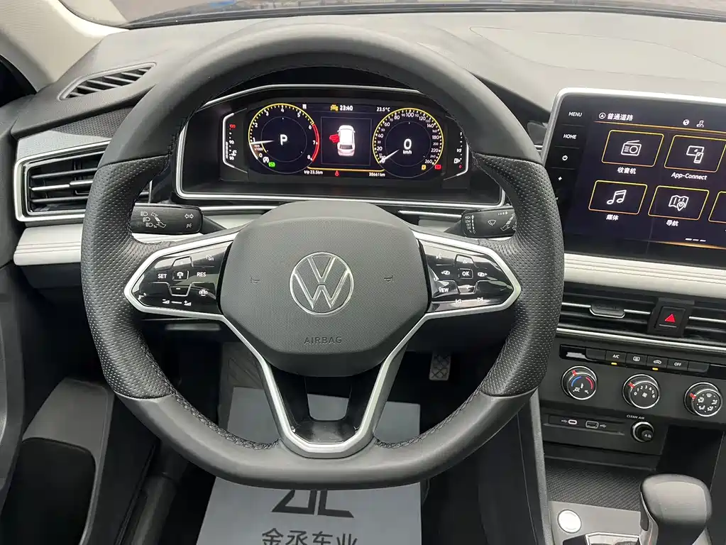 Volkswagen Tiguan L 2023 — фото 11