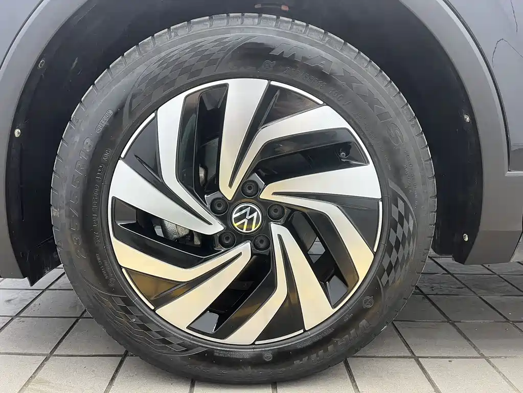 Volkswagen Tiguan L 2023 — фото 21