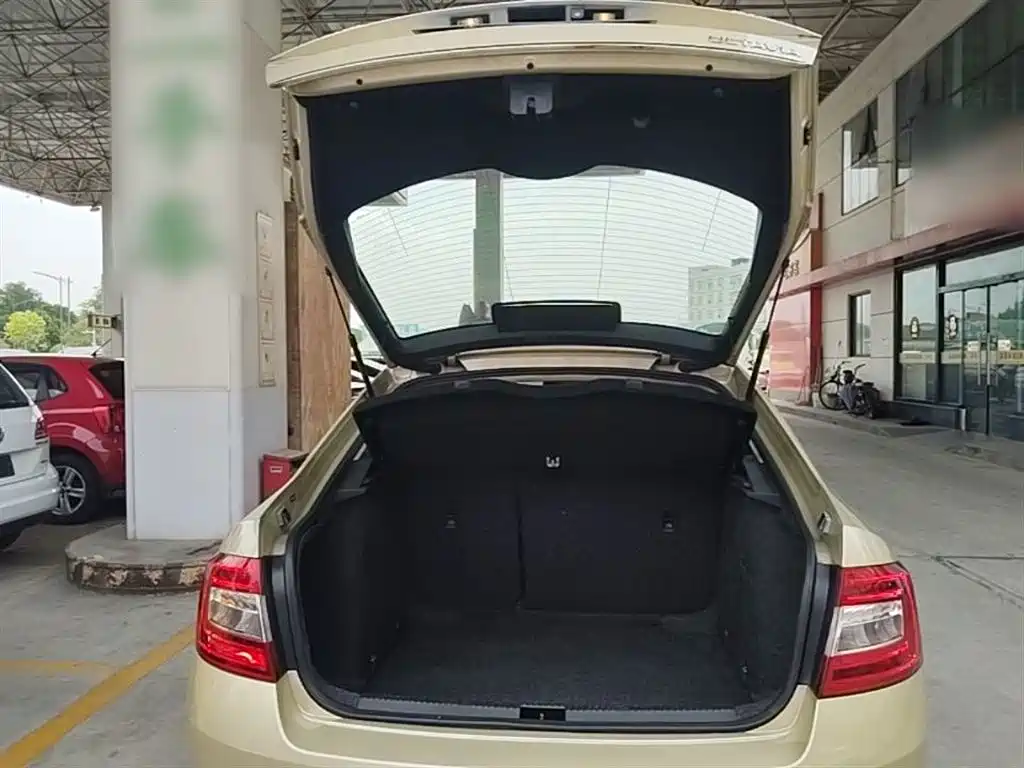 Skoda Octavia 2015 — фото 19