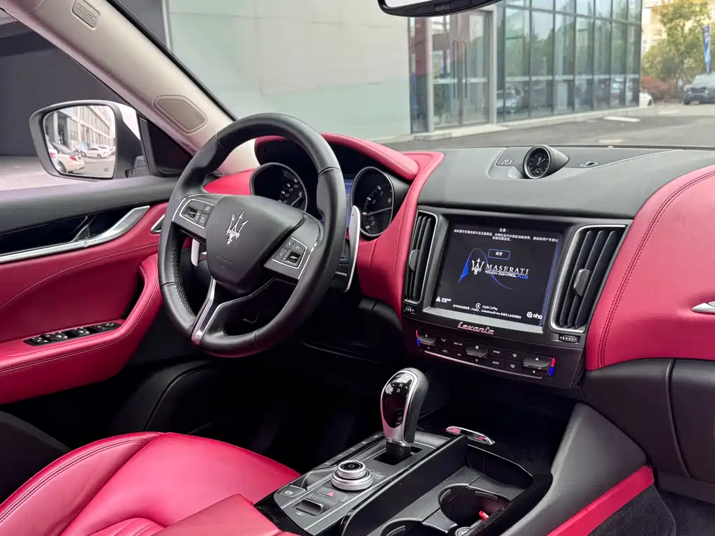 Maserati Levante 2018 — фото 11