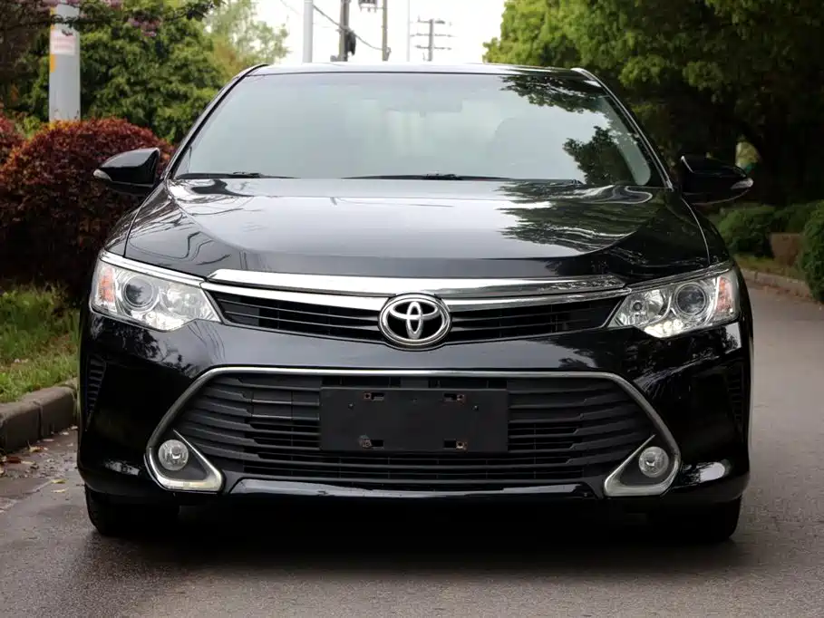 Toyota Camry 2017 — фото 2