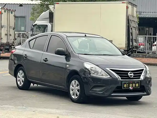 Nissan Sunny 2015