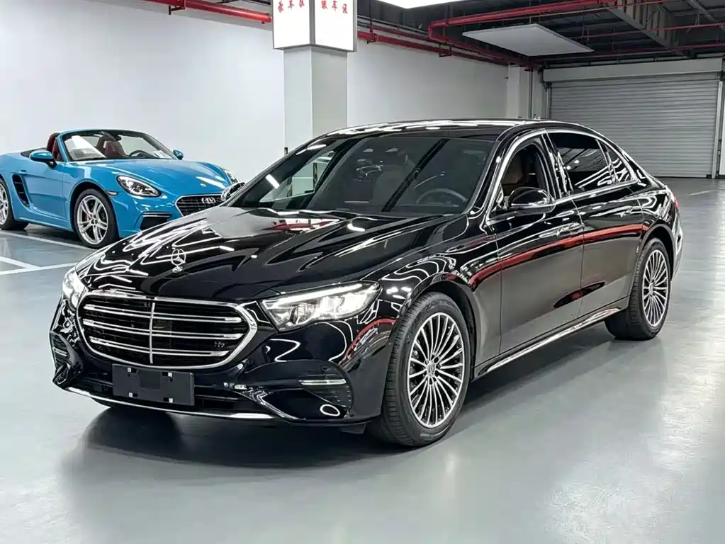 Mercedes-Benz E-Class 2025 — фото 1