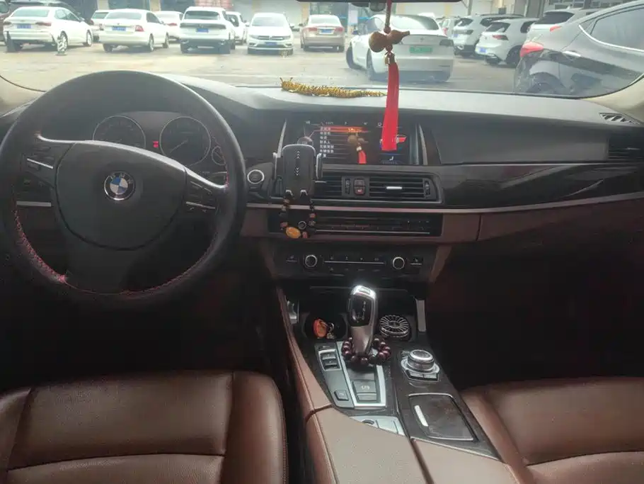 BMW 5 Series 2016 — фото 12