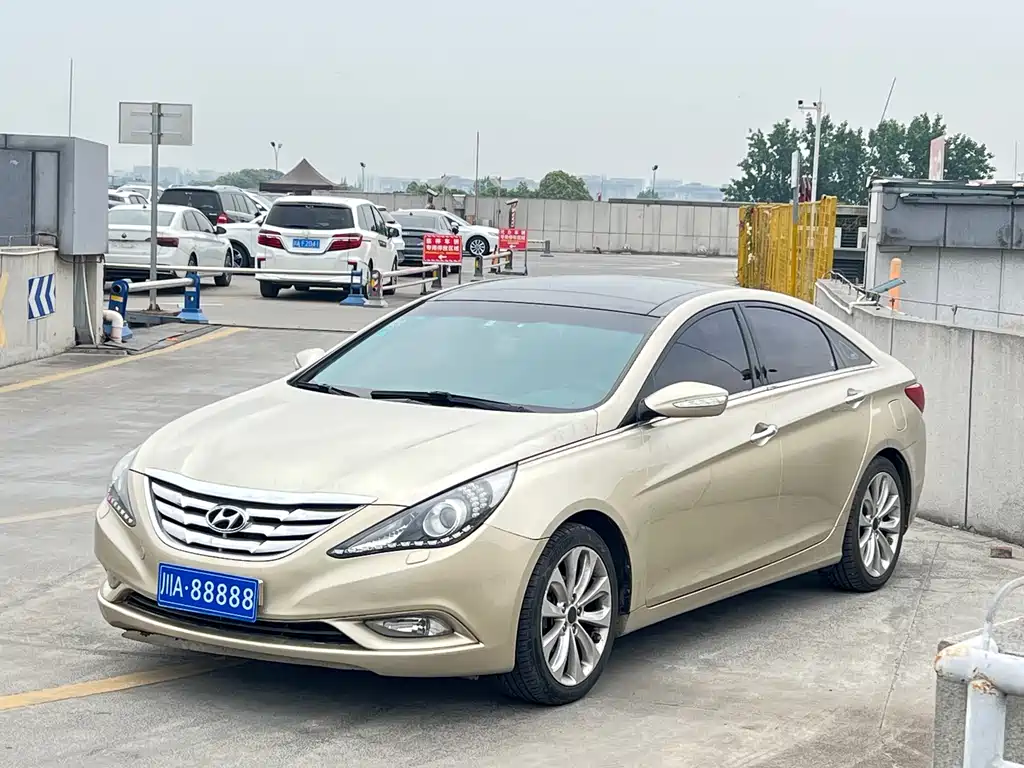 Hyundai Sonata 2012 — фото 1