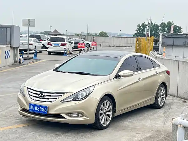 Hyundai Sonata 2011