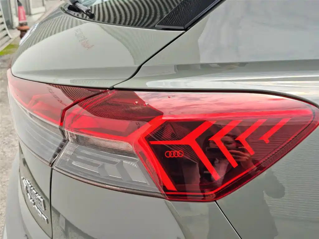 Audi Q4 e-tron 2025 — фото 16