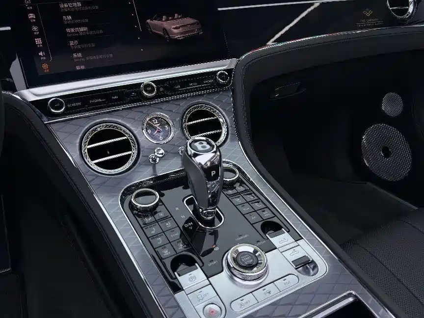 Bentley Continental 2023 — фото 26