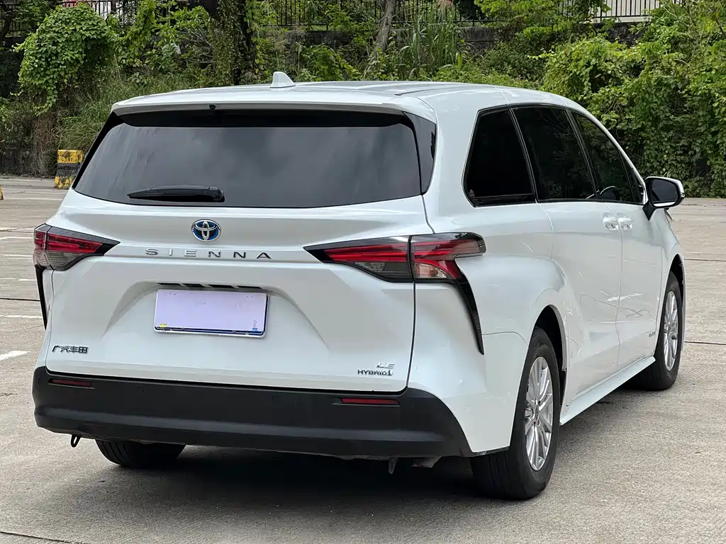 Toyota Sienna 2022 — фото 23